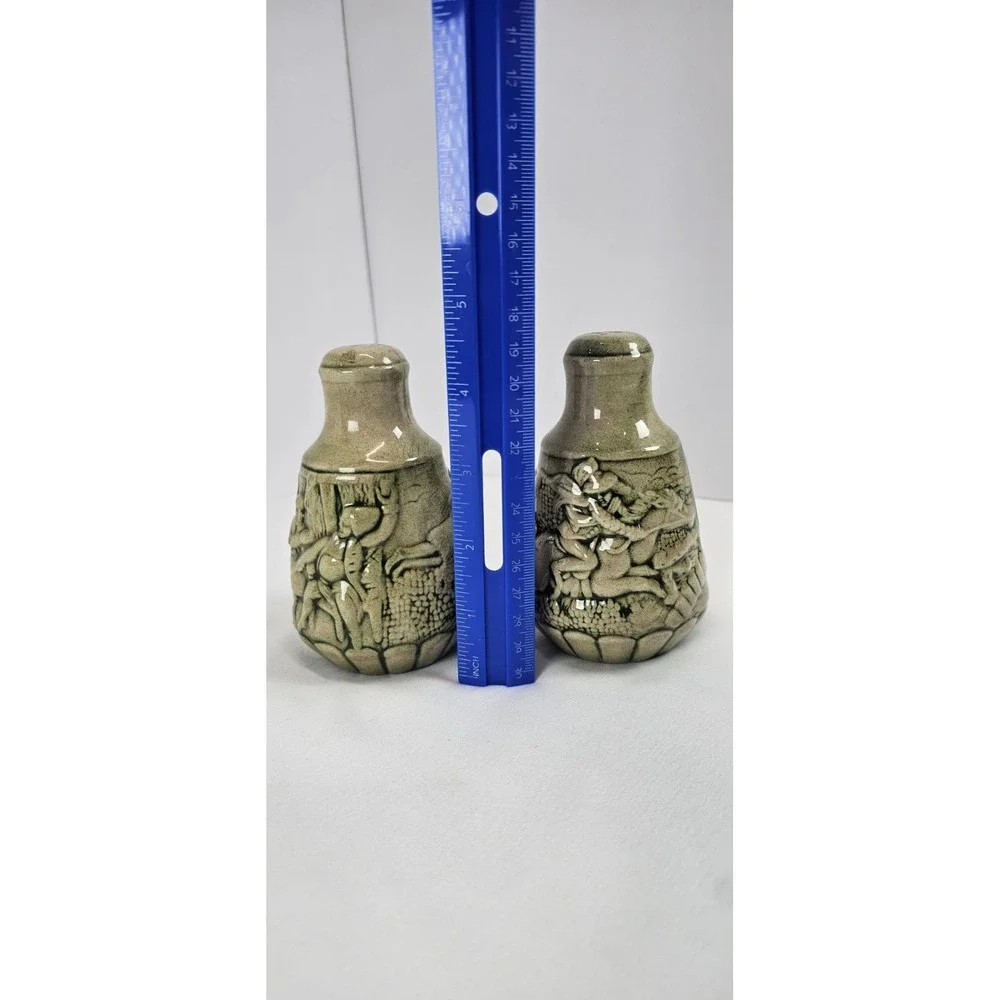 Vintage Majolica Pottery‎ Style Salt & Pepper Shakers Figural Relief Green